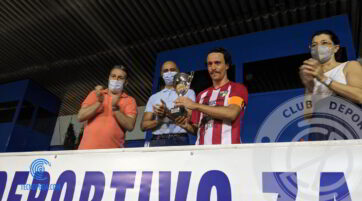 Capitán del SP Villafranca recoge el Trofeo
