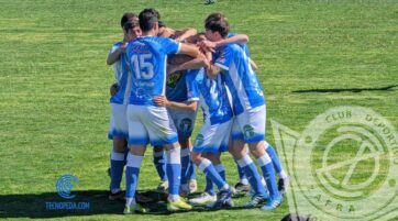 Jugadores del CD Zafra celebrando un gol